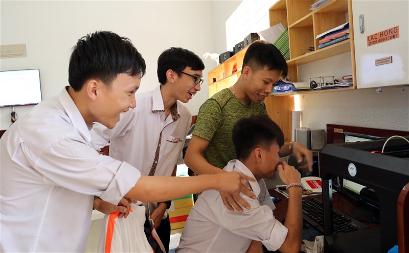 Lac Hong Open workshop cùng học sinh Trường IPS thỏa sức sáng tạo