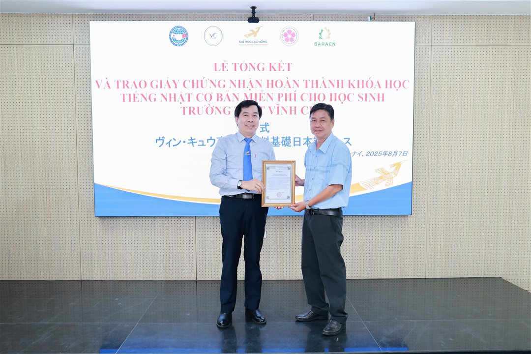 Lễ trao giấy chứng nhận hoàn thành khóa học tiếng Nhật cơ bản cho học sinh THPT Vĩnh Cửu
